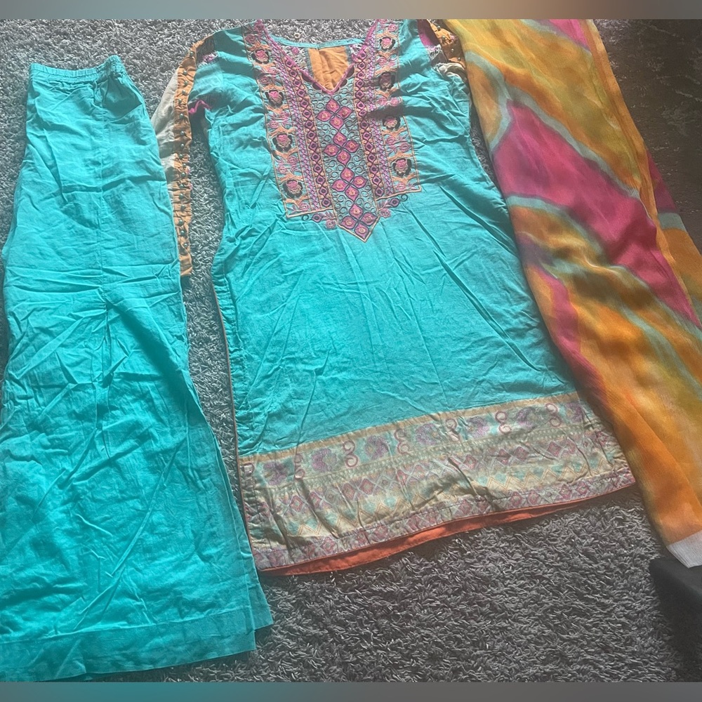 Pakistani 3 pieces lawn dress with chiffon Duppata